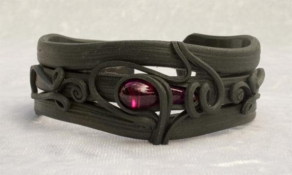 Armreifen mit Glas (Tropfen lila)
