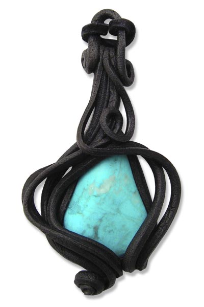 Anhänger mit Türkis